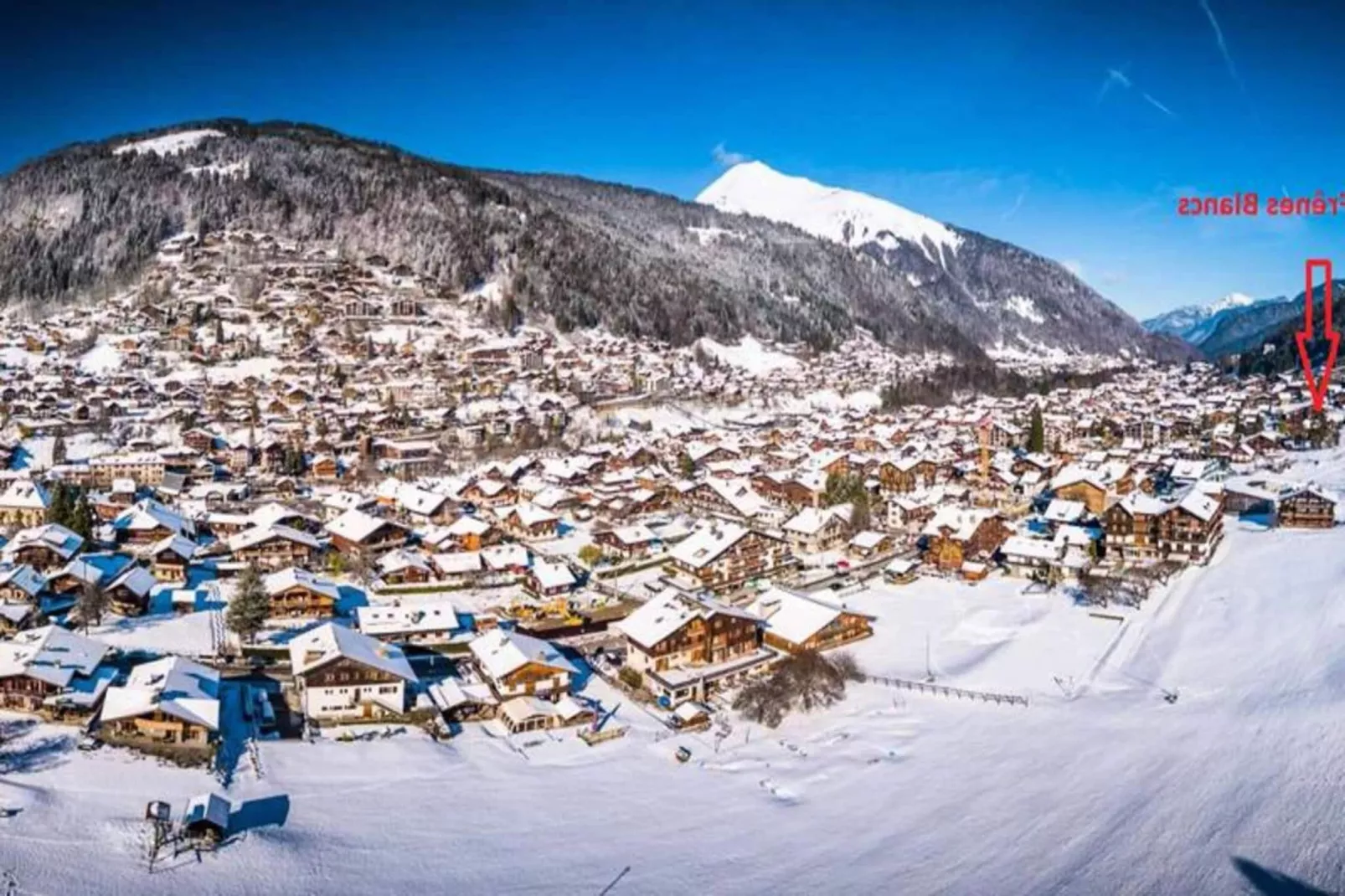 Résidence Frenes Blancs-Exterior in summer