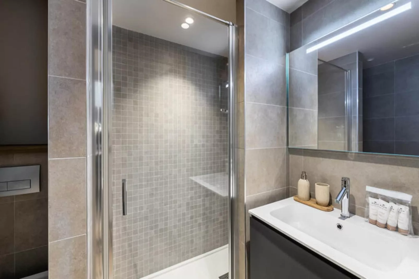 Résidence Stallion D-Exterior in summer