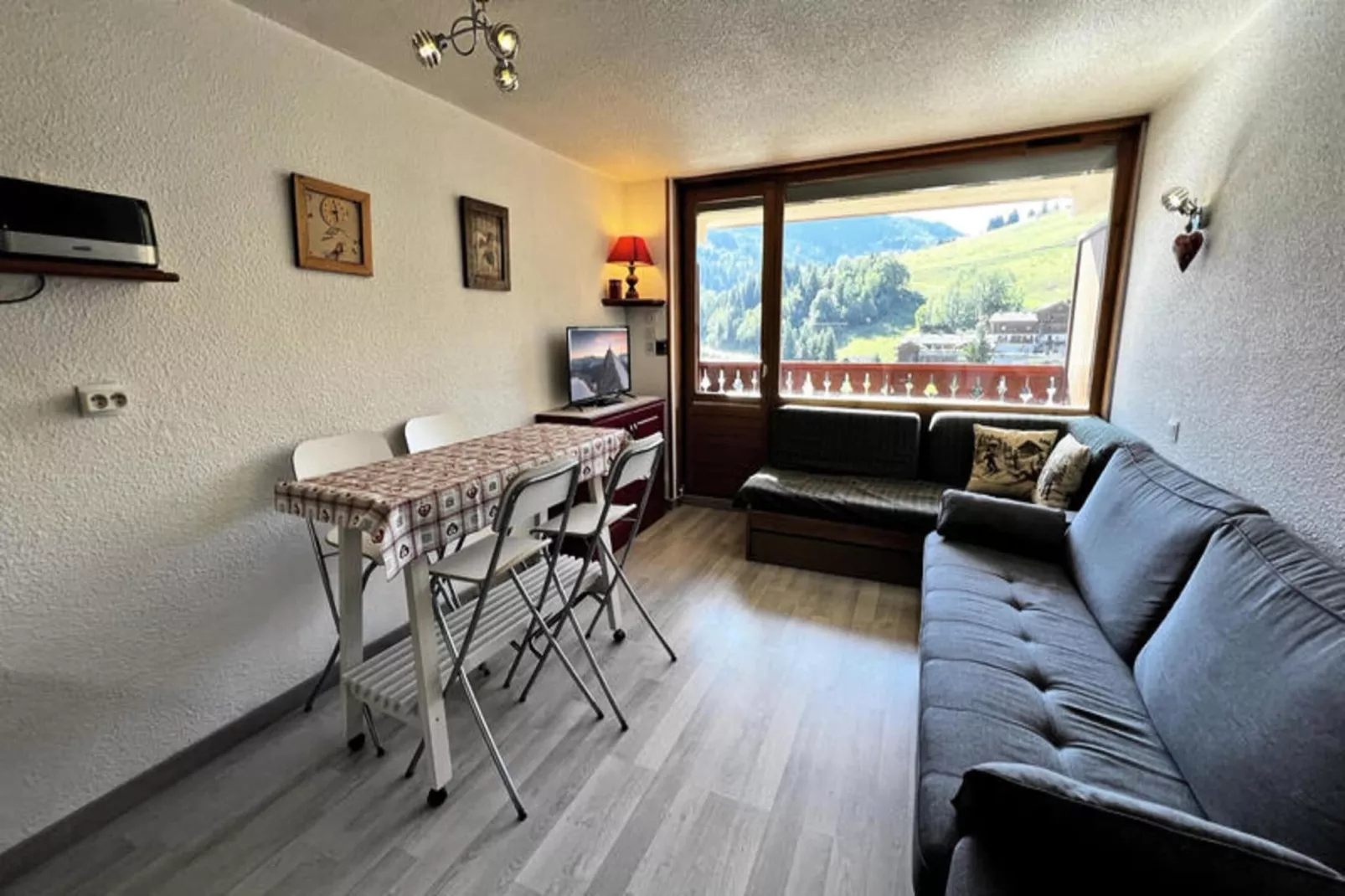 Studio à La Clusaz-Esszimmer