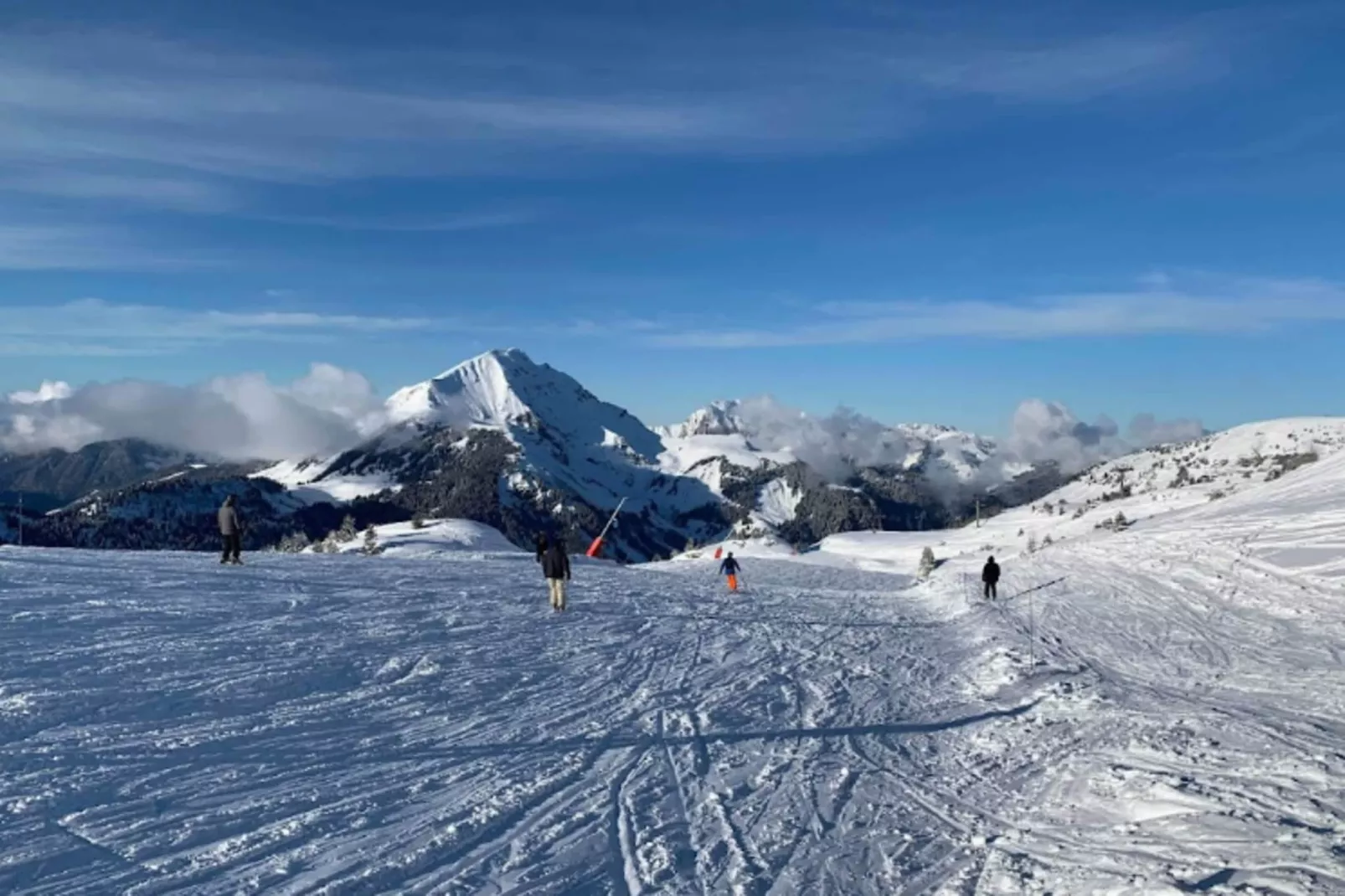 Résidence Les Perthuis-Exterior in summer