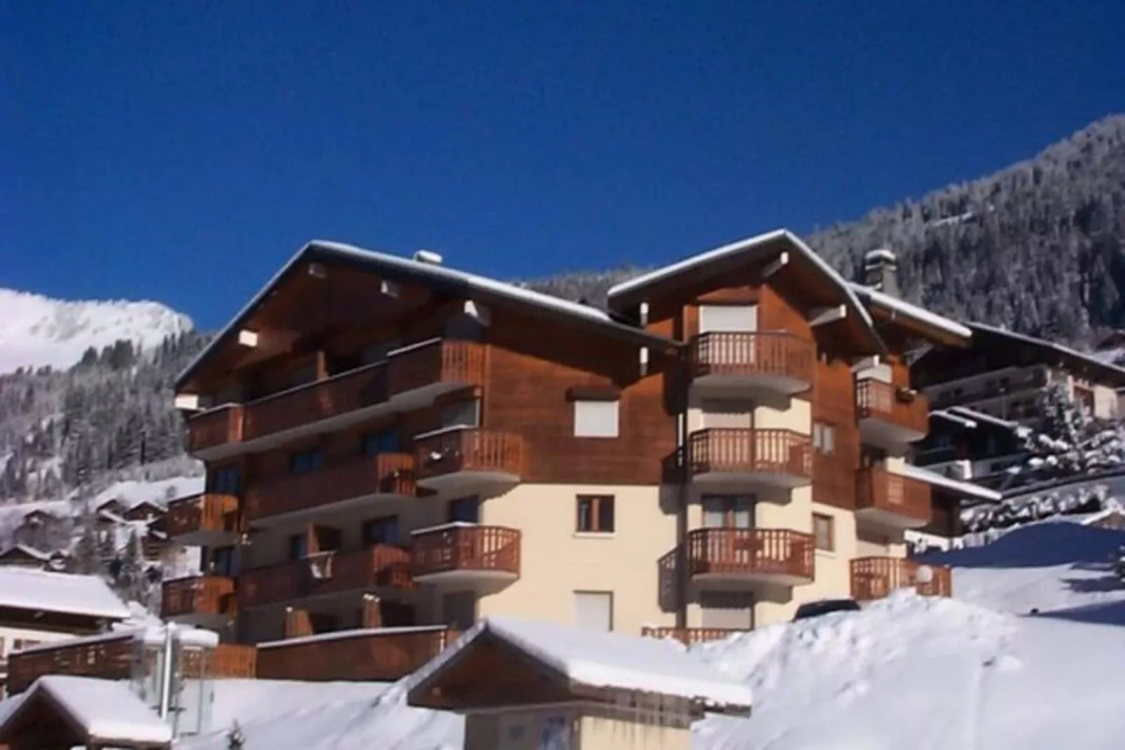 Résidence Les Jonquilles-Exterior in winter