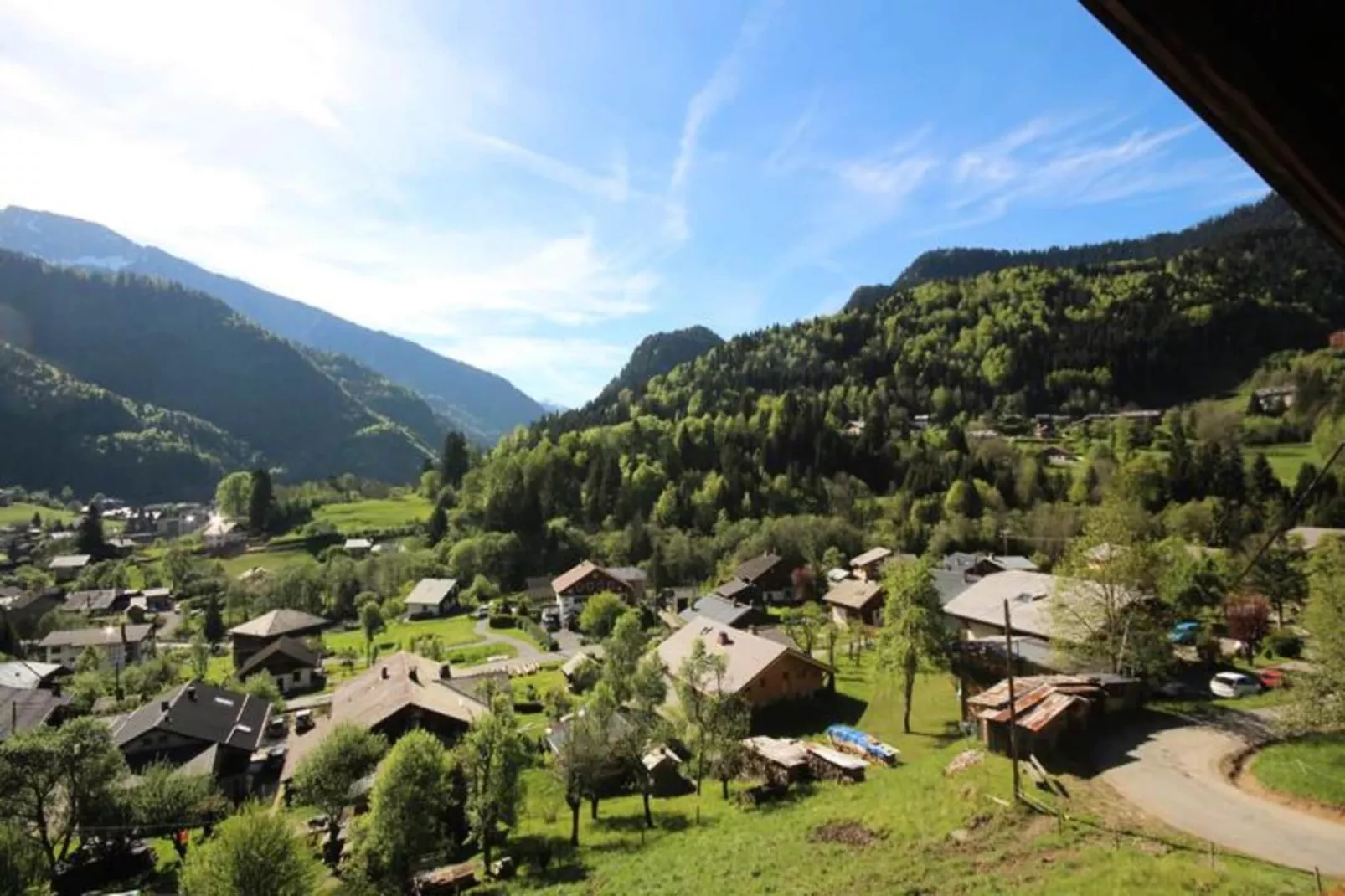 Appartements à Saint Jean d'Aulps-View in summer