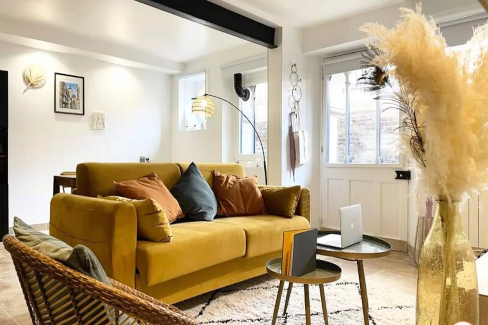 🚂 The Central Station - Parking - 50m Gare-Image-tags.