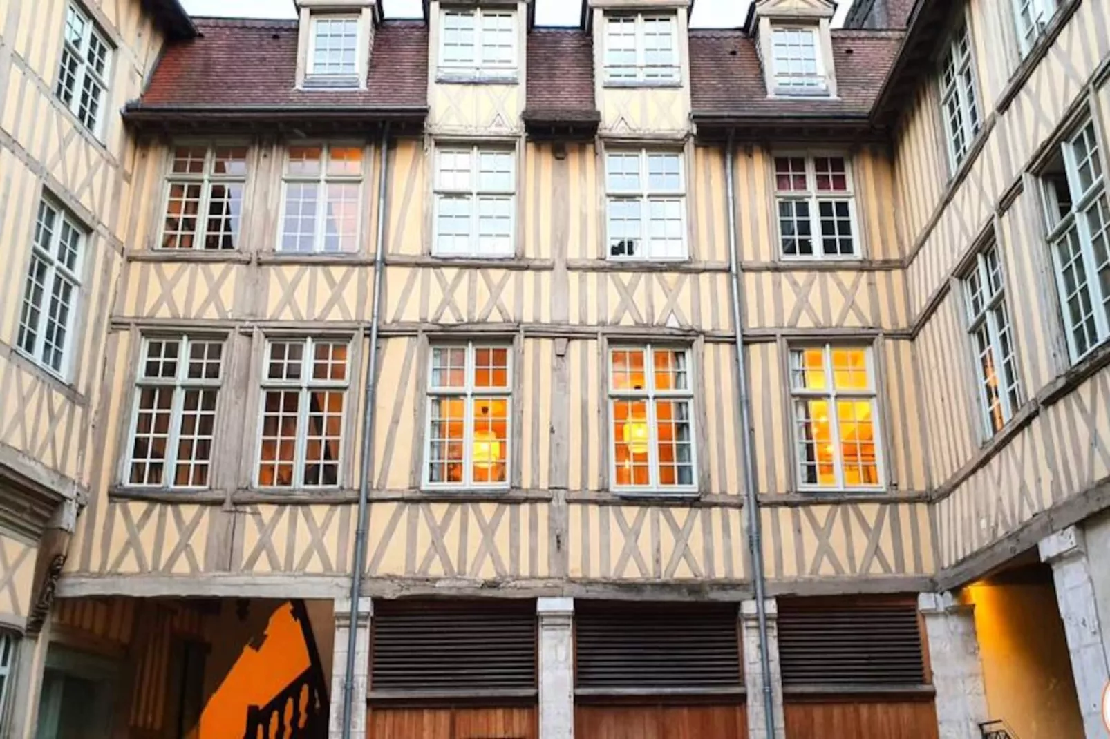 ⭐ Le Jeanne D'arc - 4pers. Pl Du Vieux March&eacute;-Image-tags.