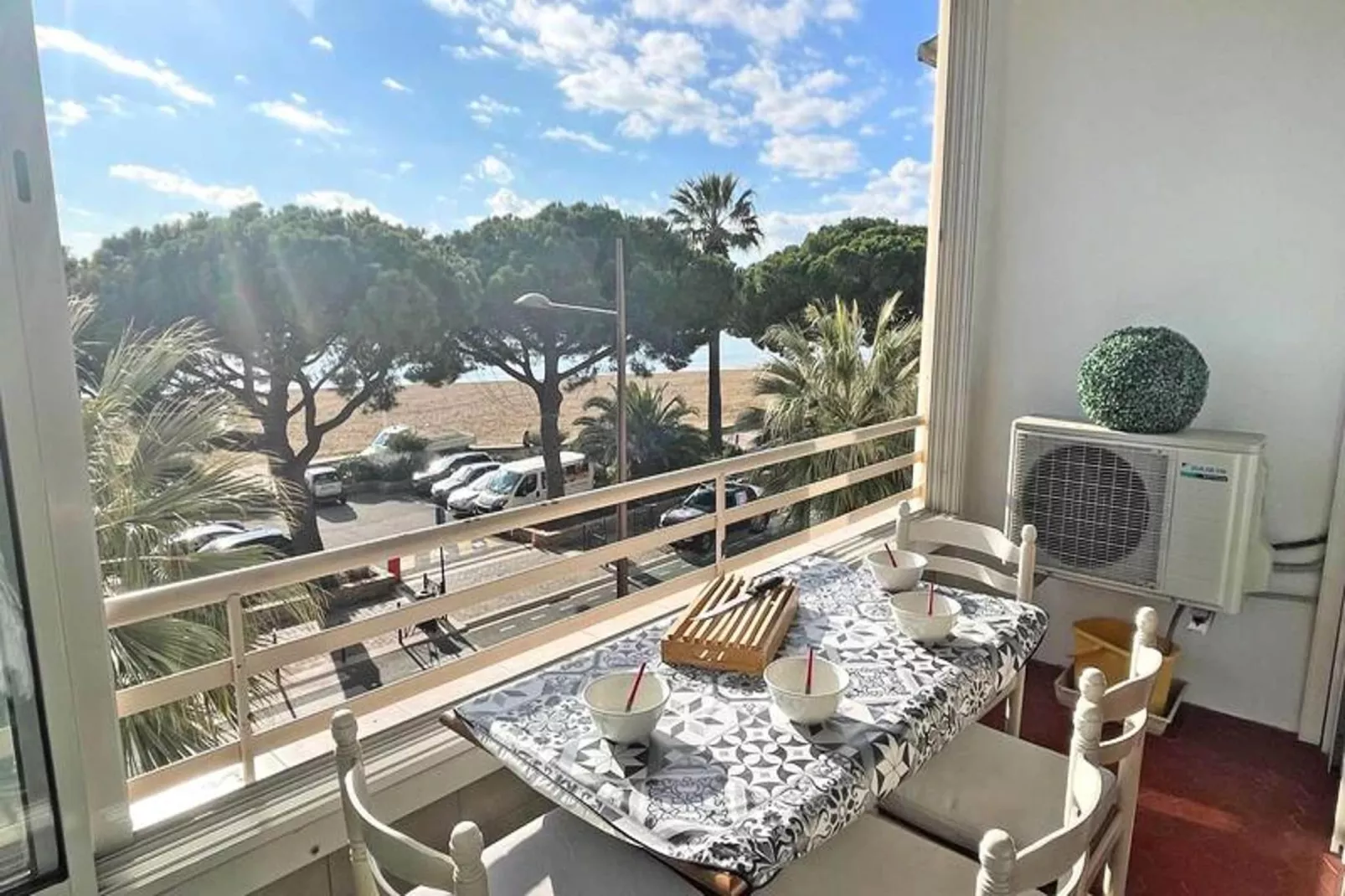 Résidence Les Dauphins-Terrace balcony