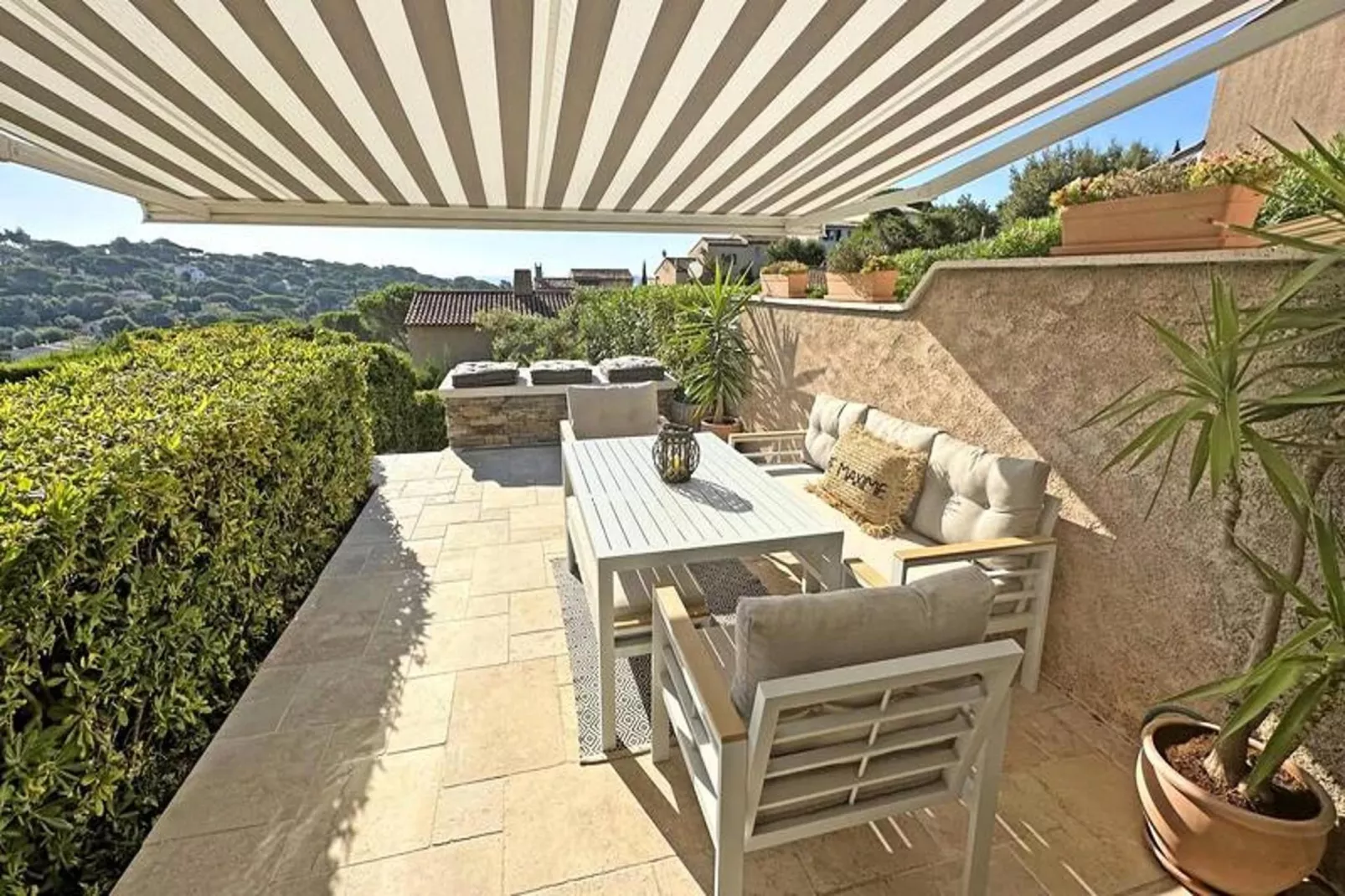 Résidence Bastides De Guerrevieille-Jardins en été