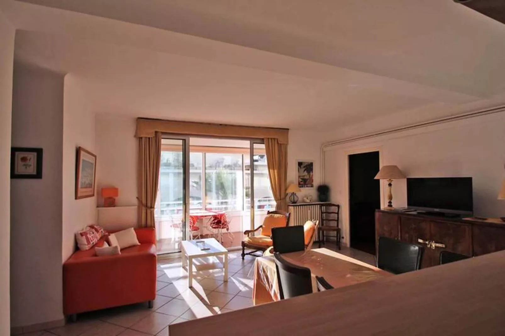 Résidence Les Dauphins-Living room