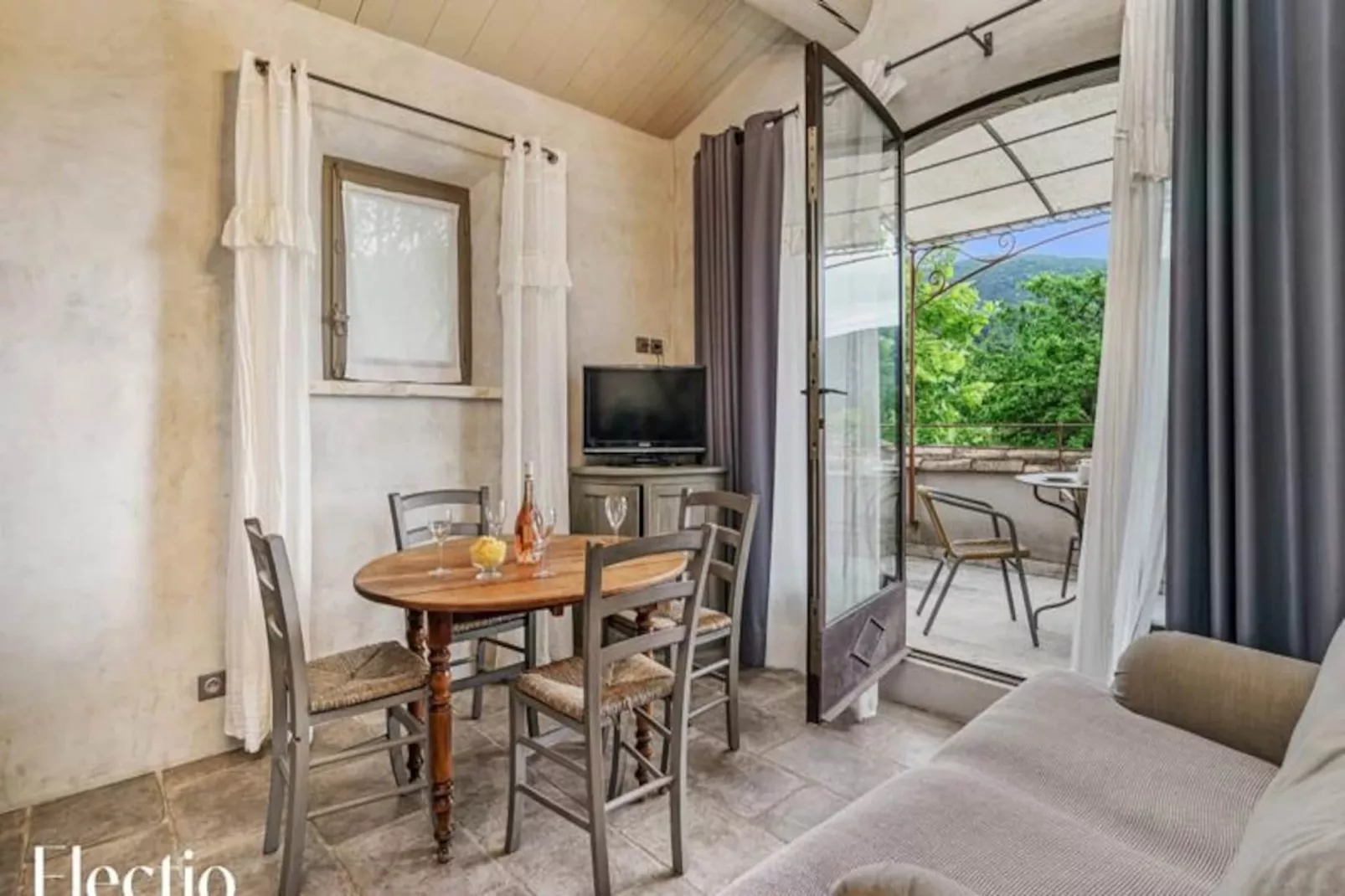 Loggia Du Vallon  I  R&eacute;sidence Les Petitons-Image-tags.