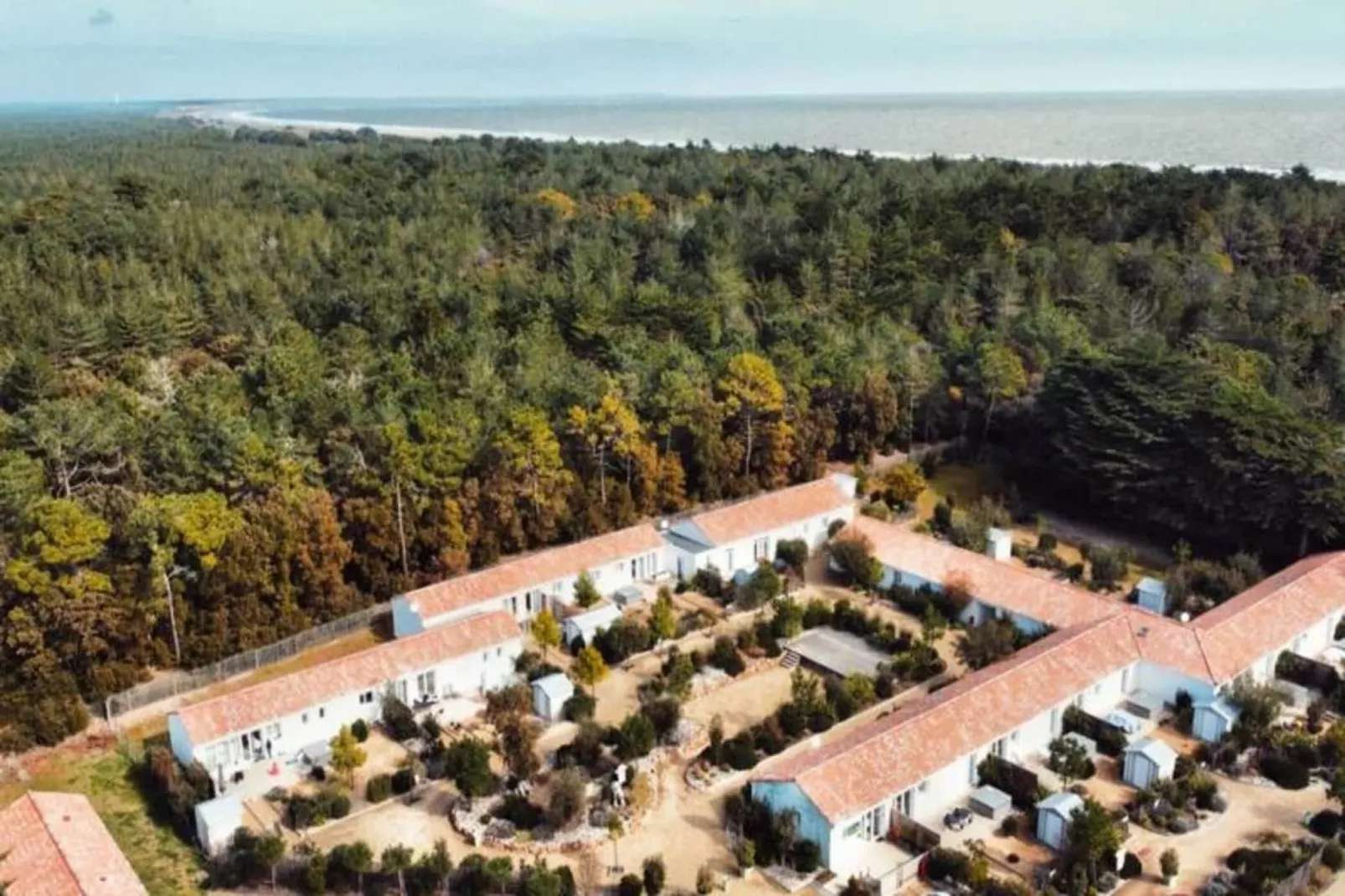 Villa Br&eacute;sil - Domaine Le Sherwood-Exterior in summer