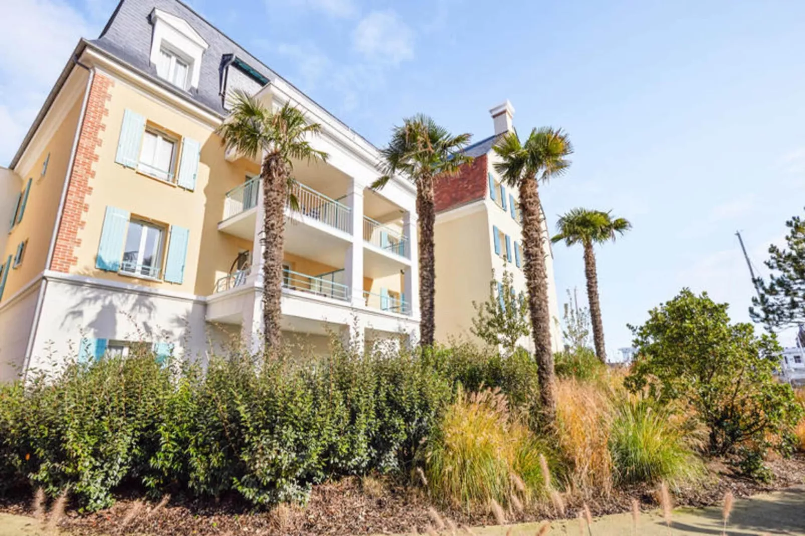 Résidence Presqu'Ile de la Touques-Exterior in summer