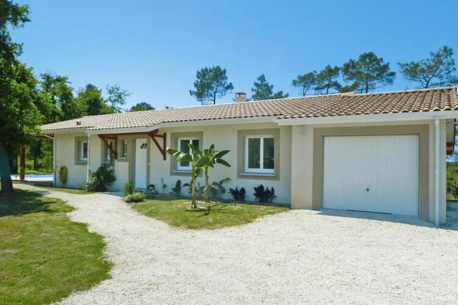 Holiday home with pool Grayan-et-l'Hôpital-Extérieur été