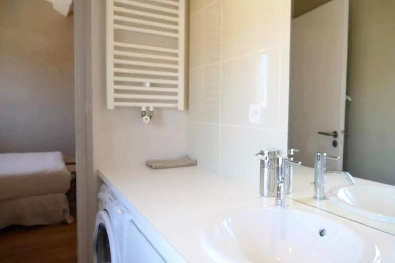 Superbe T2 De Qualit&eacute; Et R&eacute;nov&eacute;, Au Jardin Public, Pour 4 Personnes-Living room