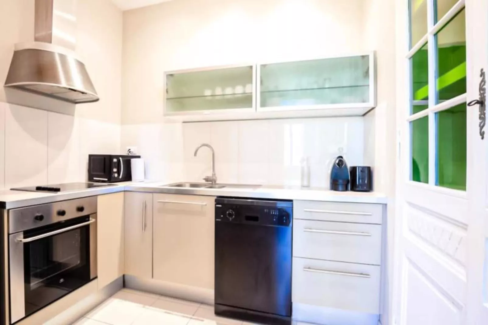 Appartement T3 De Prestige Proche Du Jardin Public De Bordeaux-Kitchen