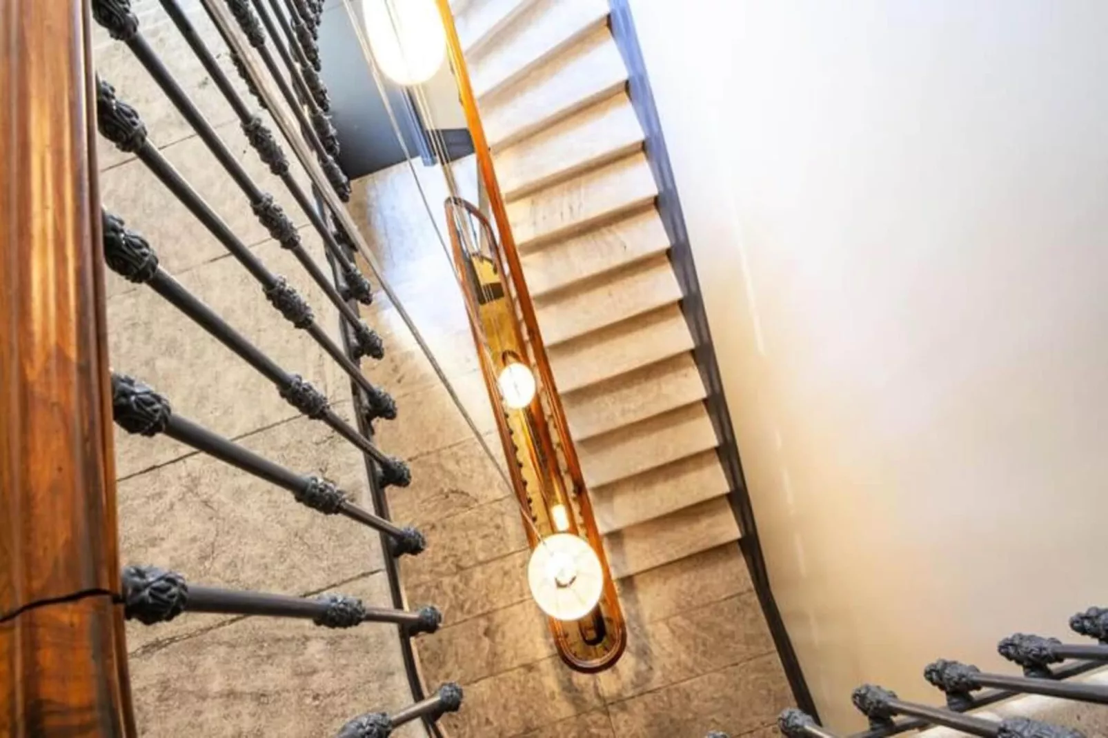 Magnifique Et Lumineux T3 De Charme Aux Quinconces Id&eacute;al Pour 4 Personnes-Exterior in summer