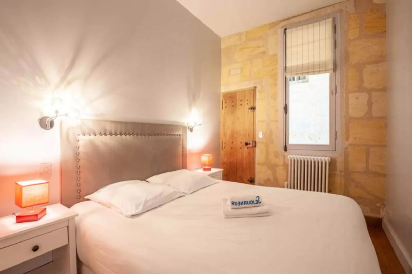 Superbe Appartement &agrave; La Belle Pierre Pour 4 Dans La Rue Des Antiquaires-Exterior in summer