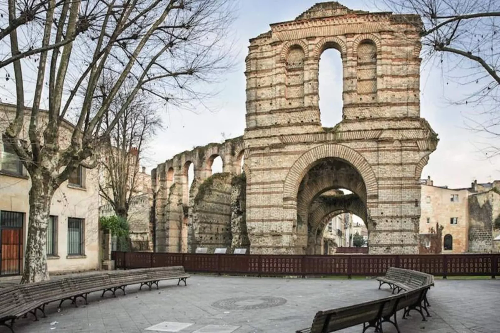 Appartement Avec Cachet En Duplex De 2 Chambres Situ&eacute; Vers La Gare St-jean-Exterior in winter