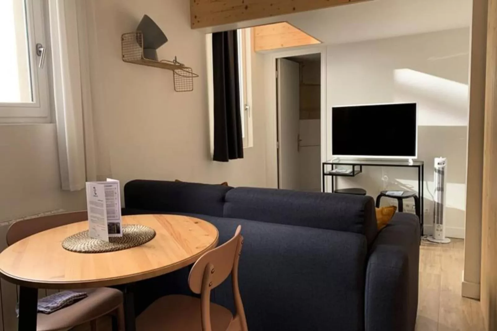 Duplex Confortable Dans La Belle Pierre Plac&eacute; Au Porte De La Gare St-jean-Salon