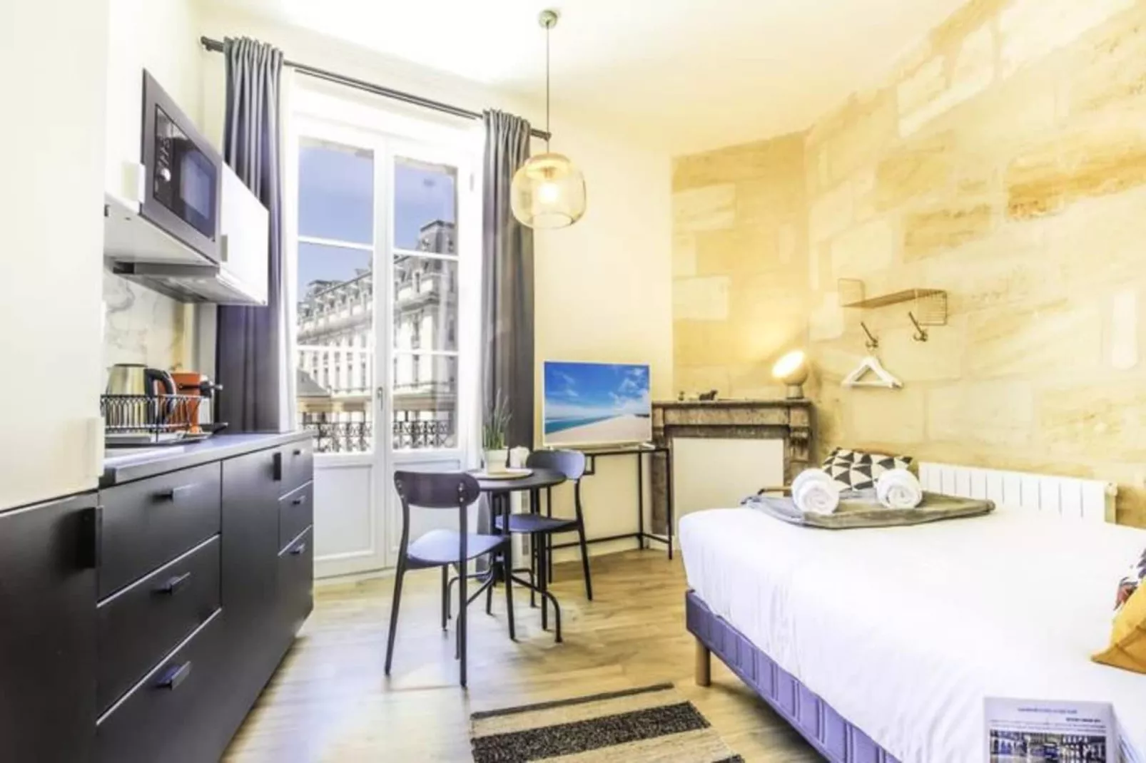 Charmant Appartement Pour 2 Personnes Joliment D&eacute;cor&eacute; Vers La Gare St-jean-Esszimmer