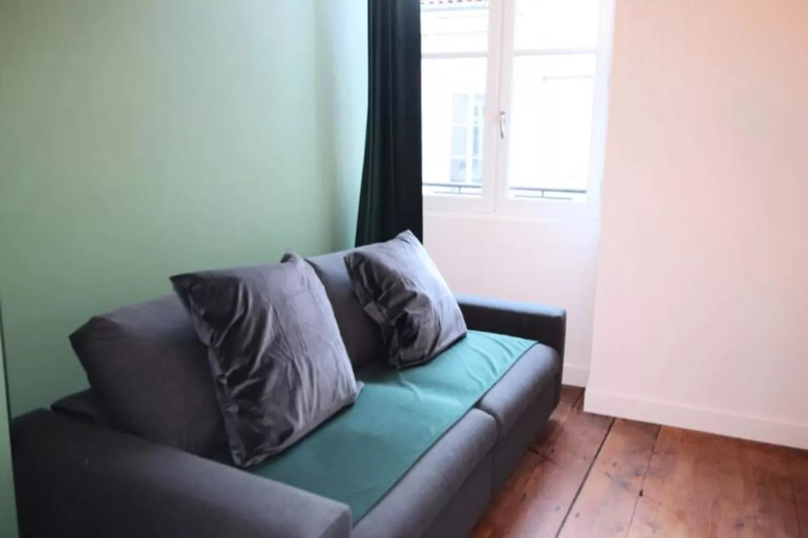 Charmant Et Rayonnant Appartement De 55 M&sup2; Situ&eacute; Dans Le Coeur De Bordeaux-Salon