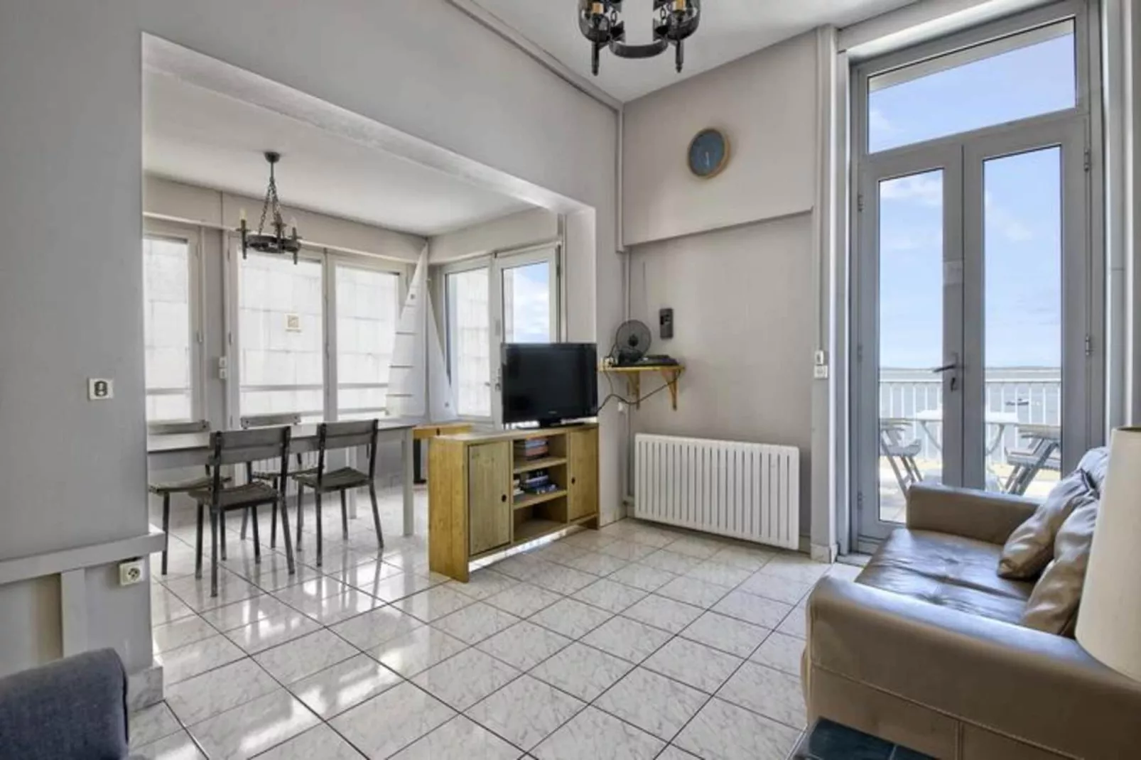 Résidence La Roseraie-Exterior in summer