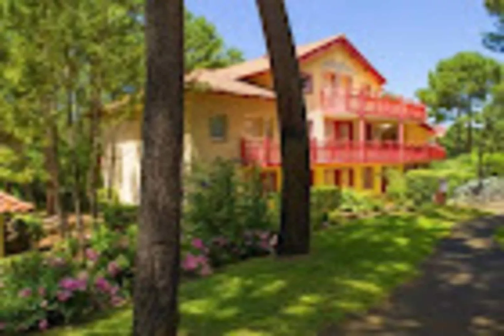 Les Appartements de Lacanau les Pins - maeva Home-Exterior in summer