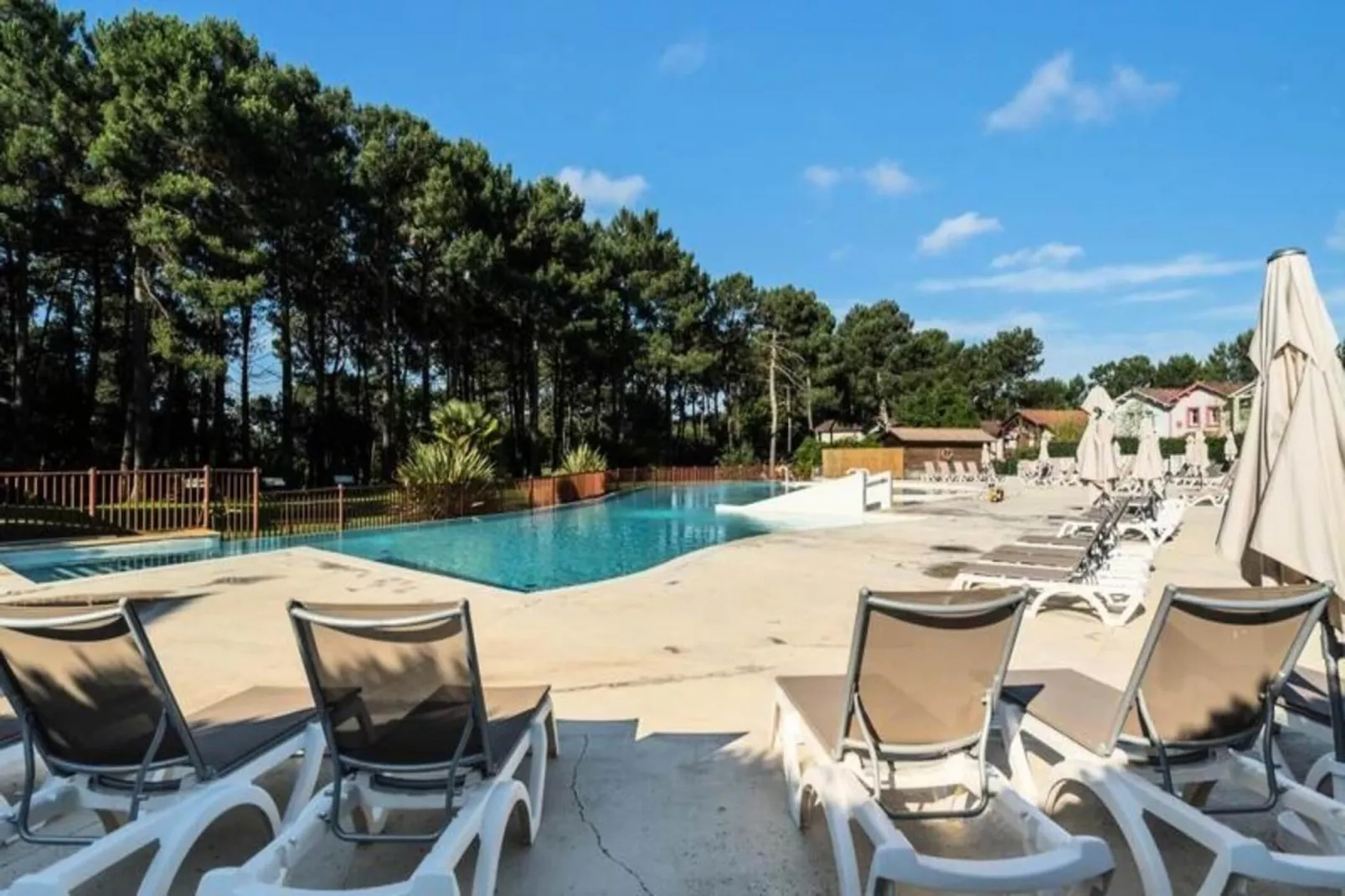 Les Appartements de Lacanau les Pins - maeva Home-Exterior in summer