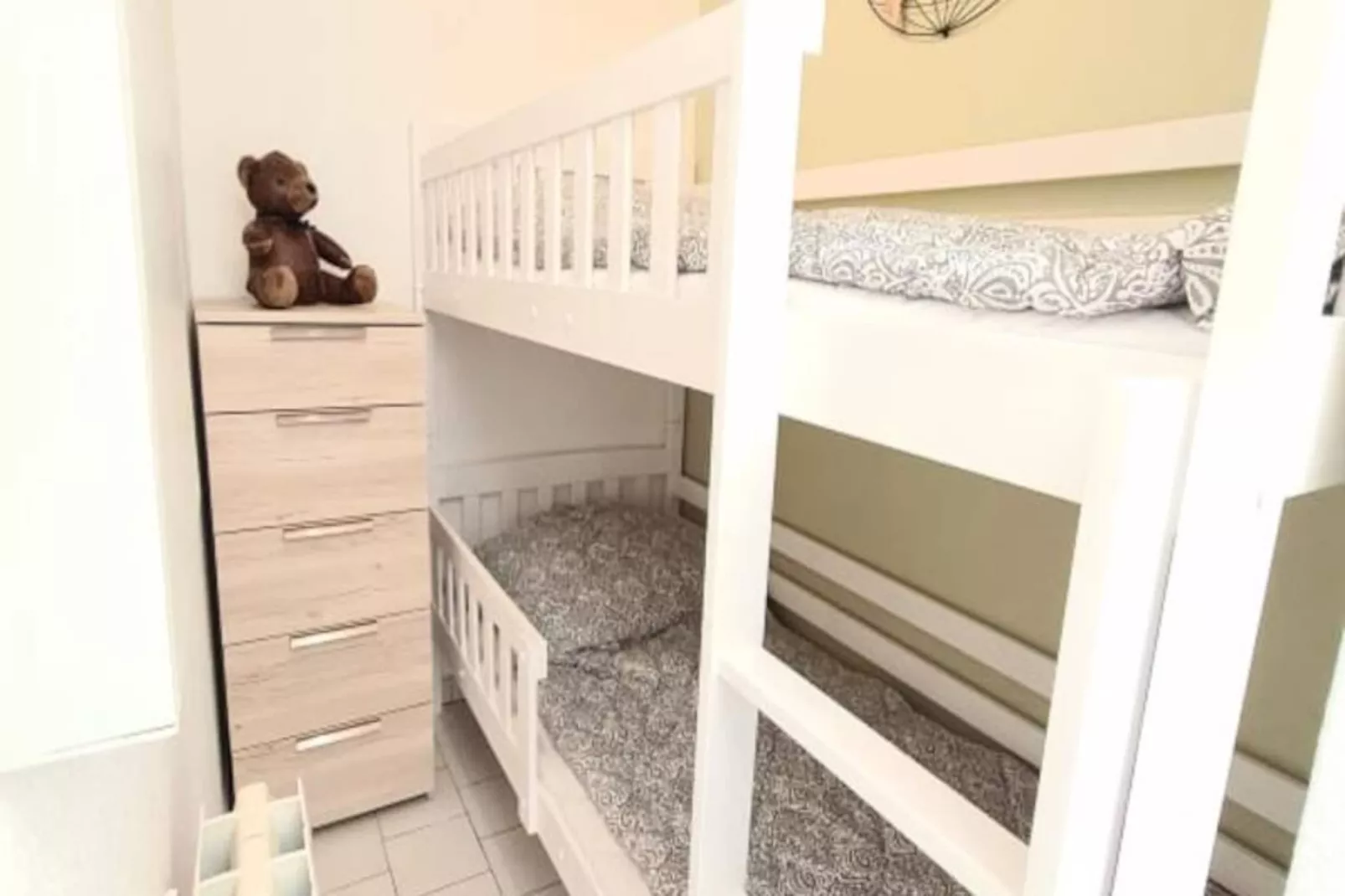 Proche Du Port Et De La Plage !-Image-tags.