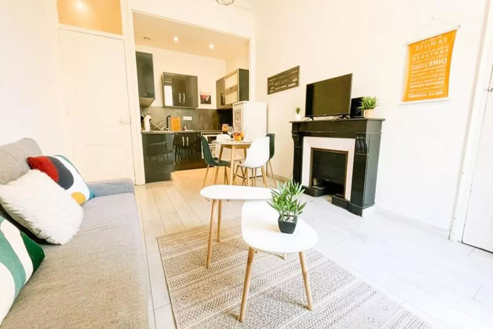 | Light Pink |t2 Proche Jaur&egrave;s, Estacade | Lumineux 🦩-Wohnzimmer