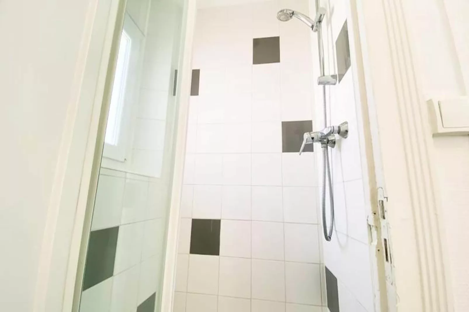 Le Berri'appart | T3 Tout &eacute;quip&eacute; | Tramway, Gare 🚡-Bathroom