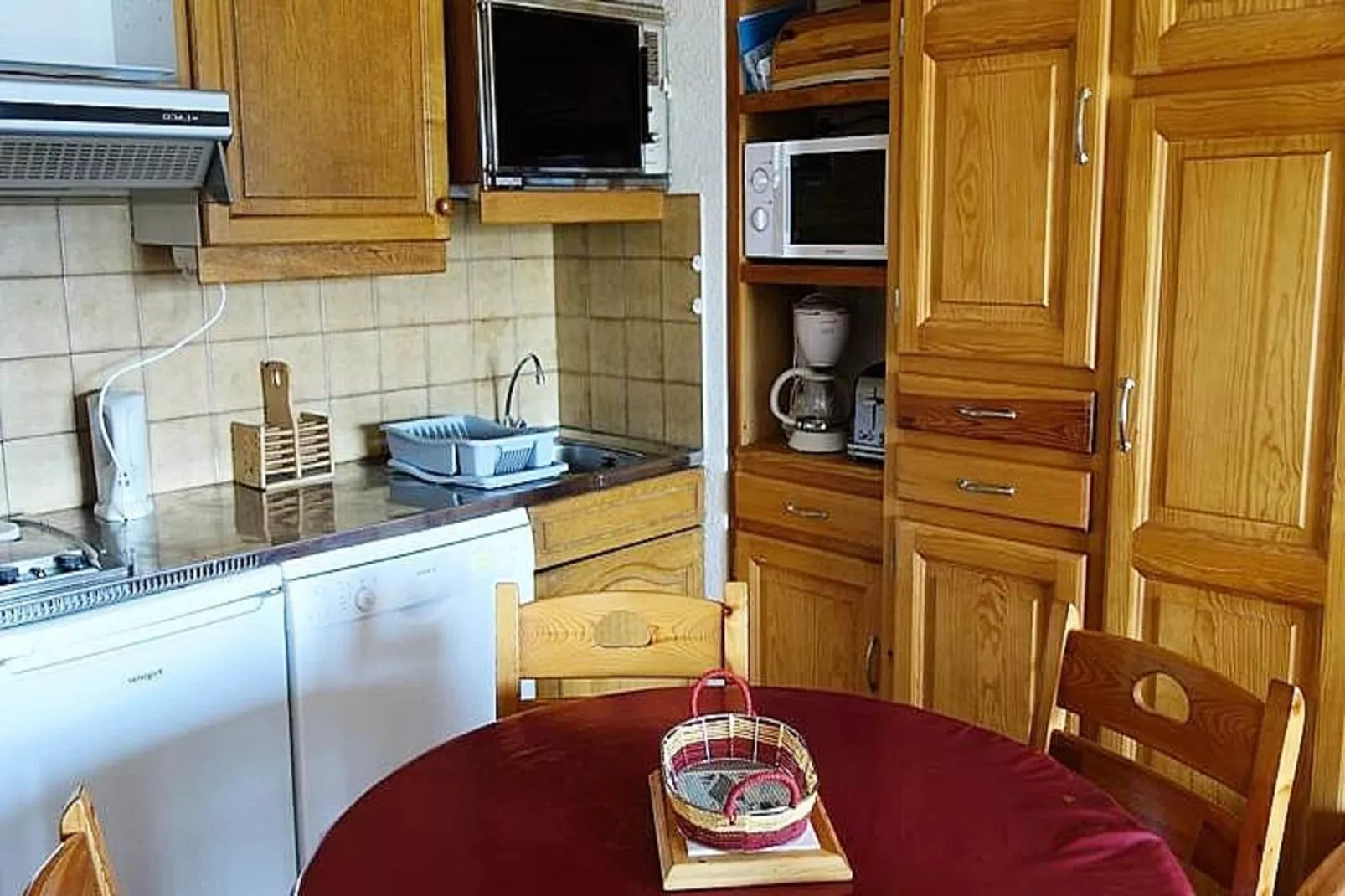 Résidence Menandiere-Dining room