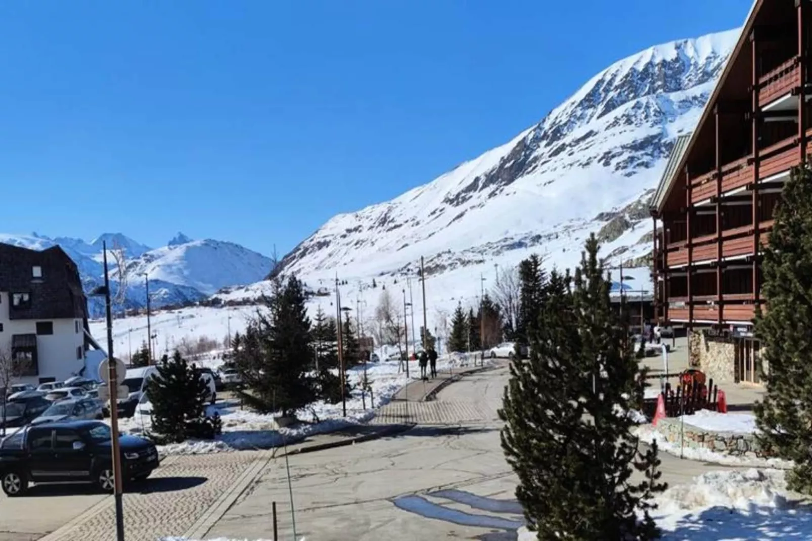 Résidence Dome-Exterior in summer