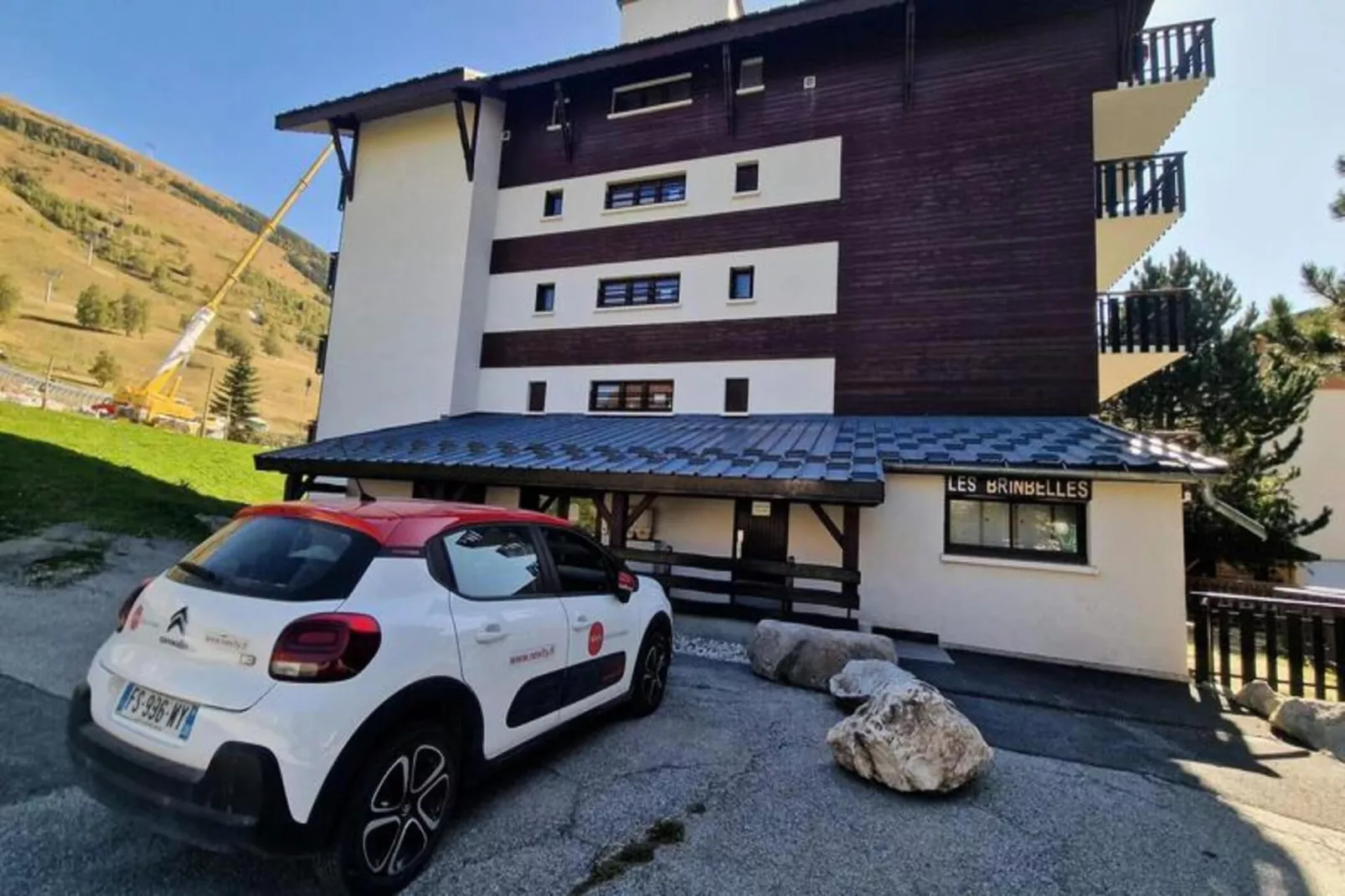 Résidence Brimbelles-Exterior in summer