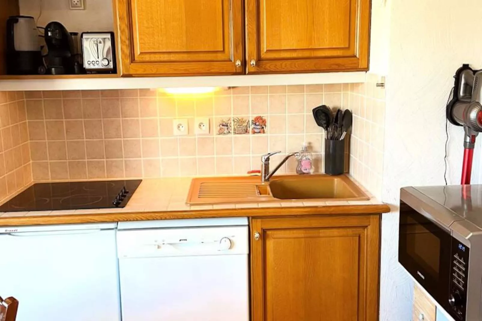 Chalet D'or B-Image-tags.