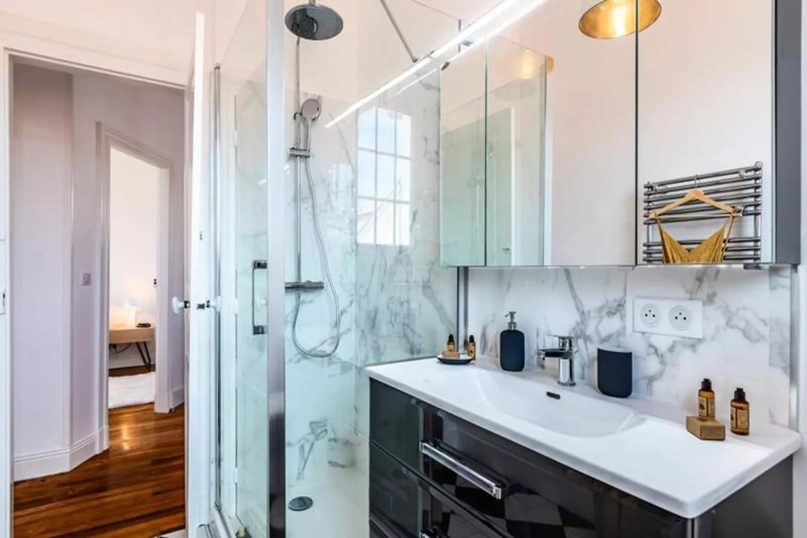 Superbe Appartement Plein De Charme Avec Balcon, 2ch, &agrave; 5min De La Plage-Bathroom