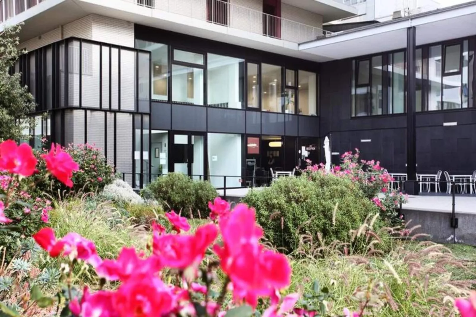 Appart'hôtel Odalys Confluence-Exterior in summer