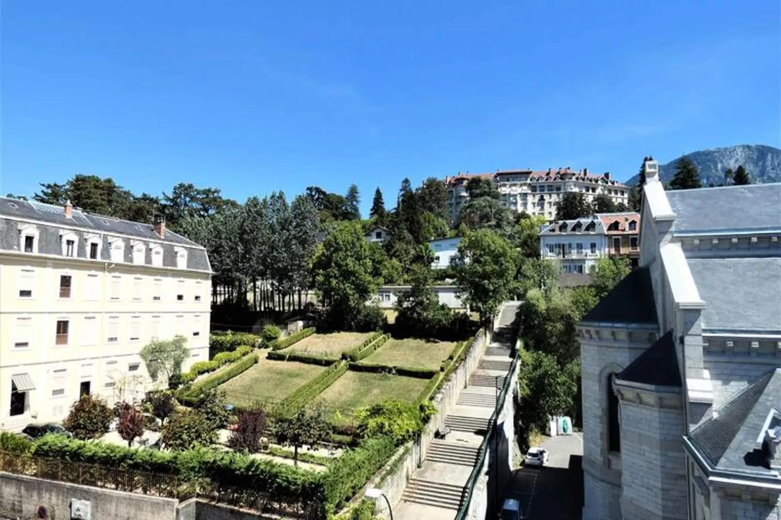 Résidence Le Chateau Durieux 2-Areas within 1km in summer
