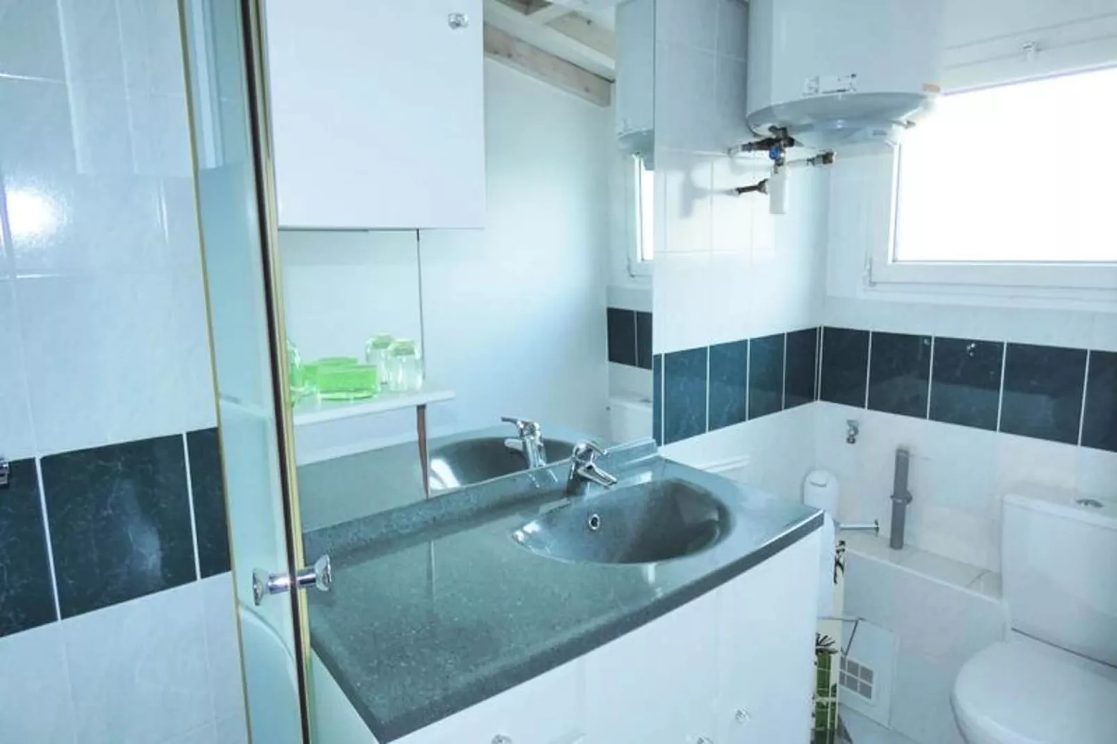 Résidence 12 Chemin De Chevaline-Salle de bain