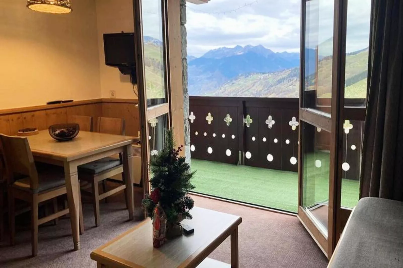 Résidence Valeriane-View in summer