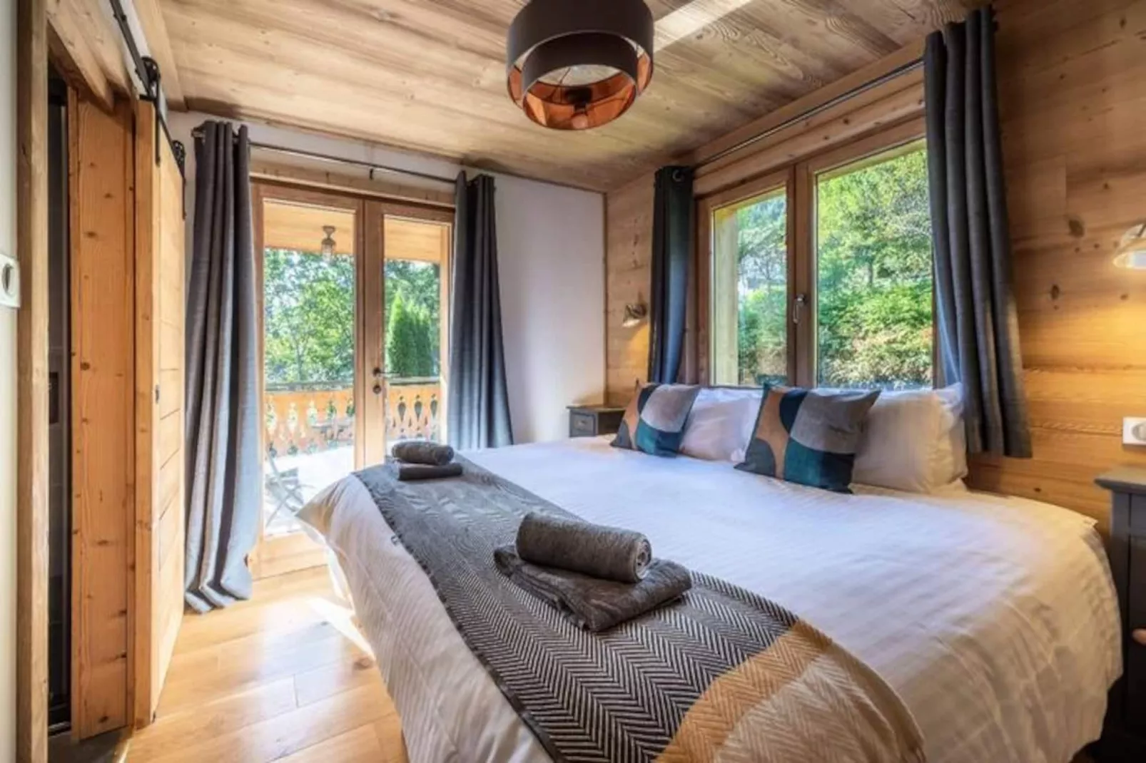 Chalet Roji-Image-tags.