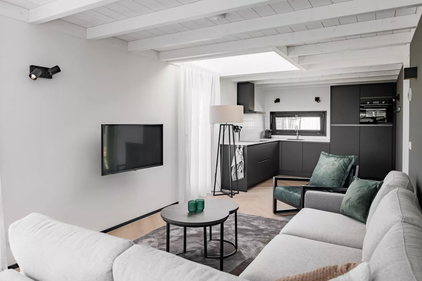 Lakeside Resort Brielle 6-Living room