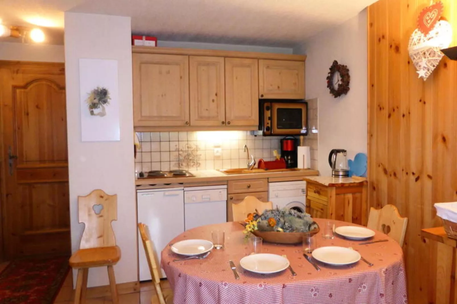 Résidence Les Aiguilles Rouges Bat B-Exterior in summer