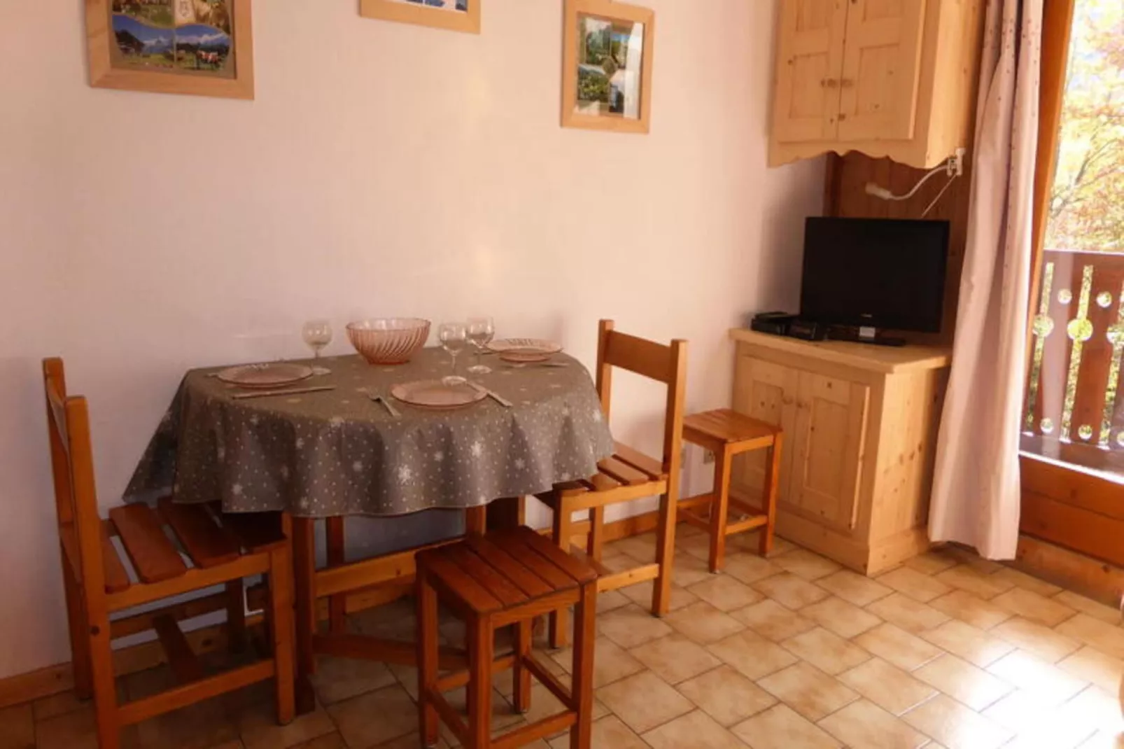 Résidence Le ChÂteau Bruyeres-Außenbereich Sommer