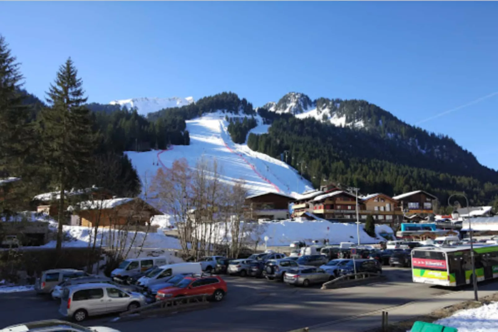 Résidence Les Perthuis-Exterior in summer