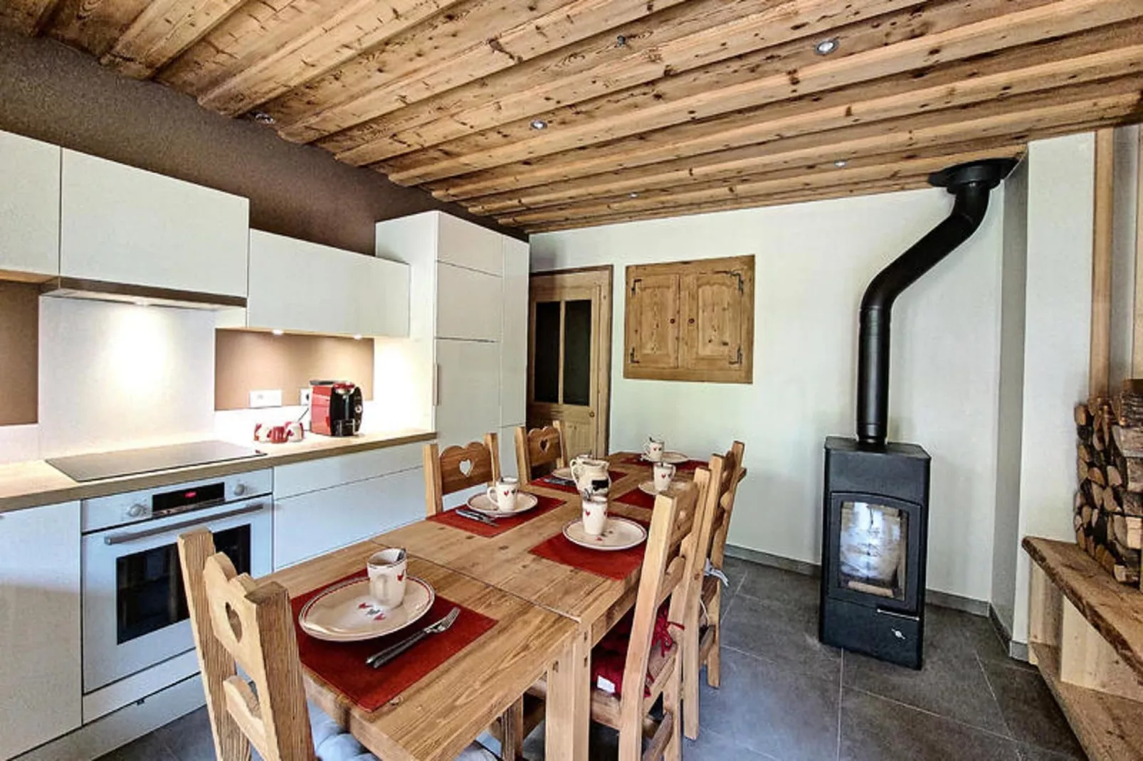 Appartements à Saint Jean d'Aulps-Esszimmer