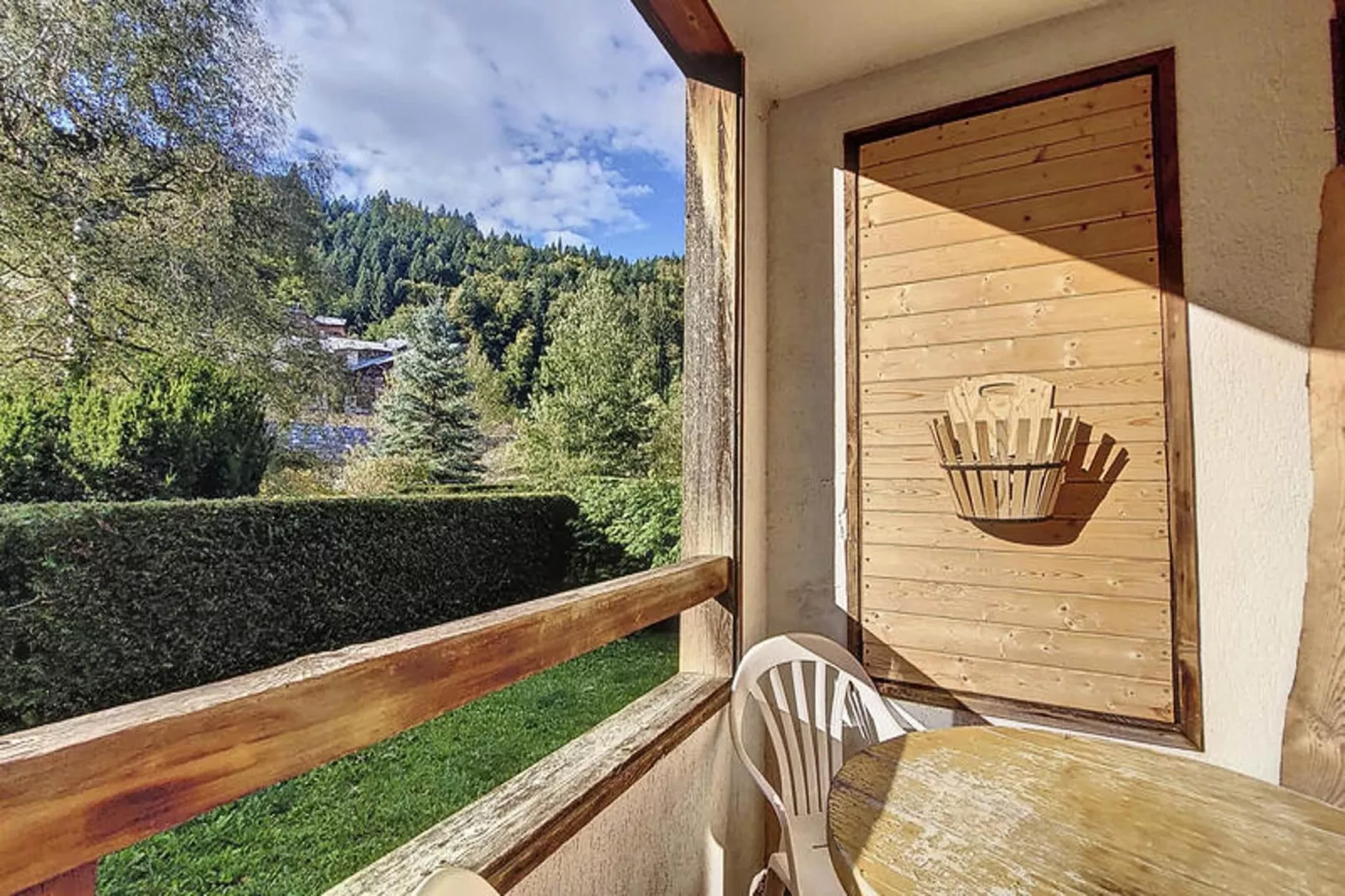 Studio à Saint Jean d'Aulps-Terrasse / balcon