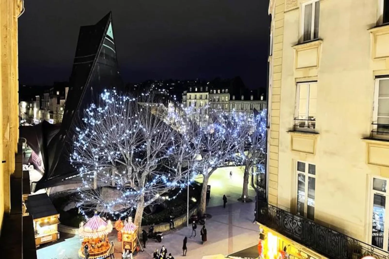 🌴 L'exotique - Vue Pl. Vieux March&eacute; - Standing-Image-tags.