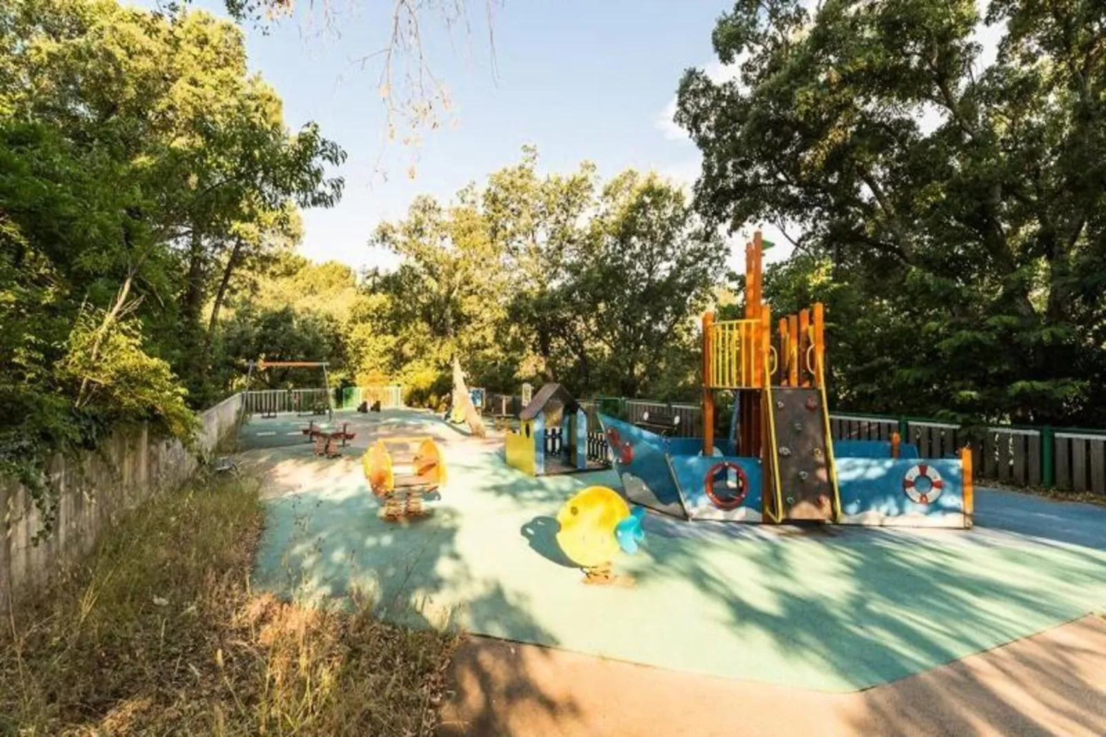 Les Appartements aux Restanques du Golfe de St Tropez - maeva Home-Exterior in summer