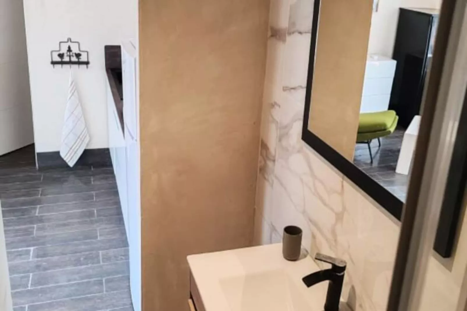 La Roseraie- Pernes-les-fontaines-Image-tags.