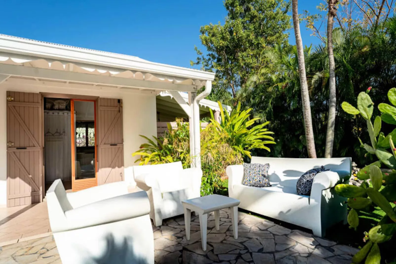 Villa Secr&egrave;te-Image-tags.