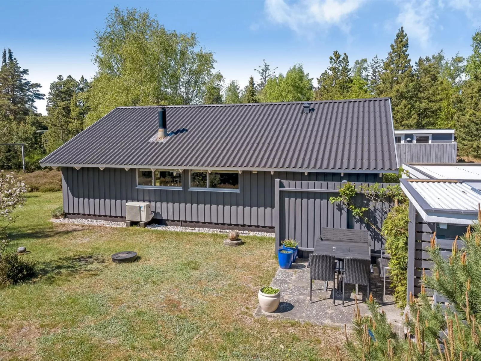 "Elba" - 275m to the fjord-Outside